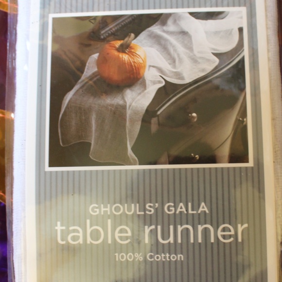 New Halloween Bundle, 3 bags, 3 runners and 3 giant spider web - Picture 2 of 9